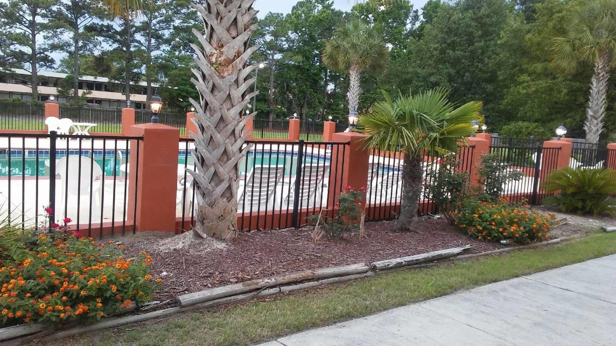 Hotel Ramada Conference Center Wilmington Exterior foto